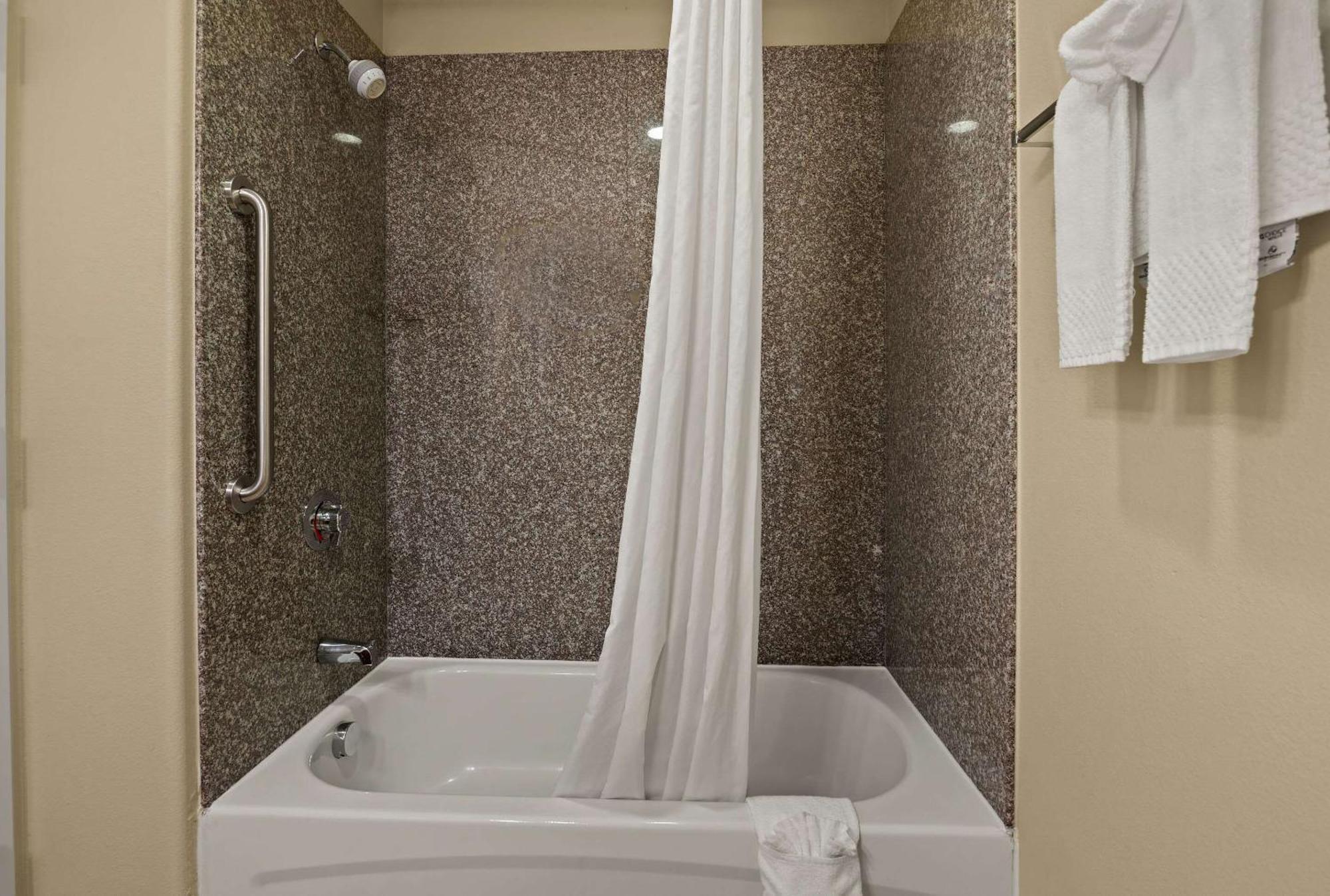 Mainstay Suites Houma Exterior photo